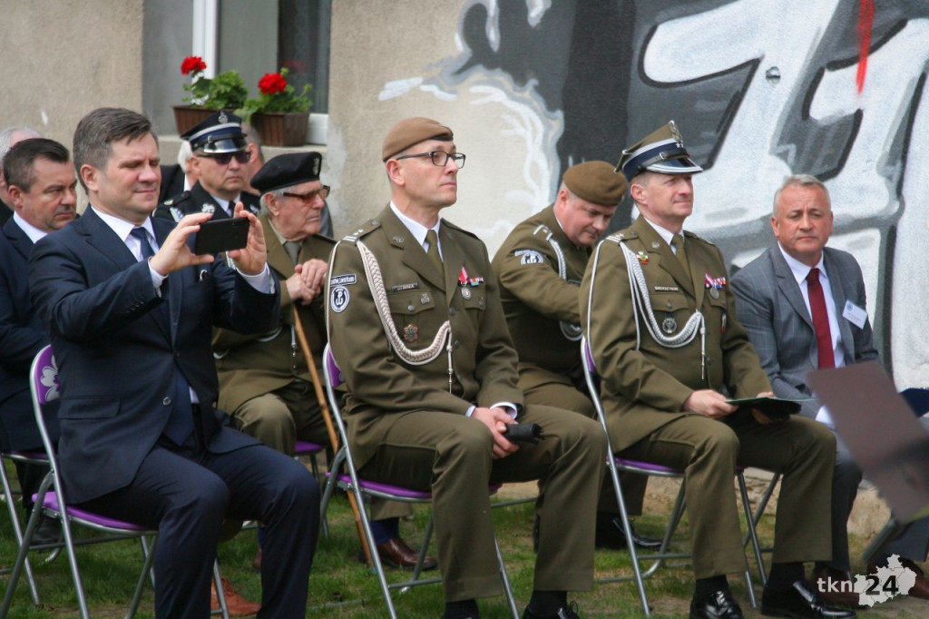 Barycz: Tablica odsłonięta, medale wręczone [wideo, zdjęcia]