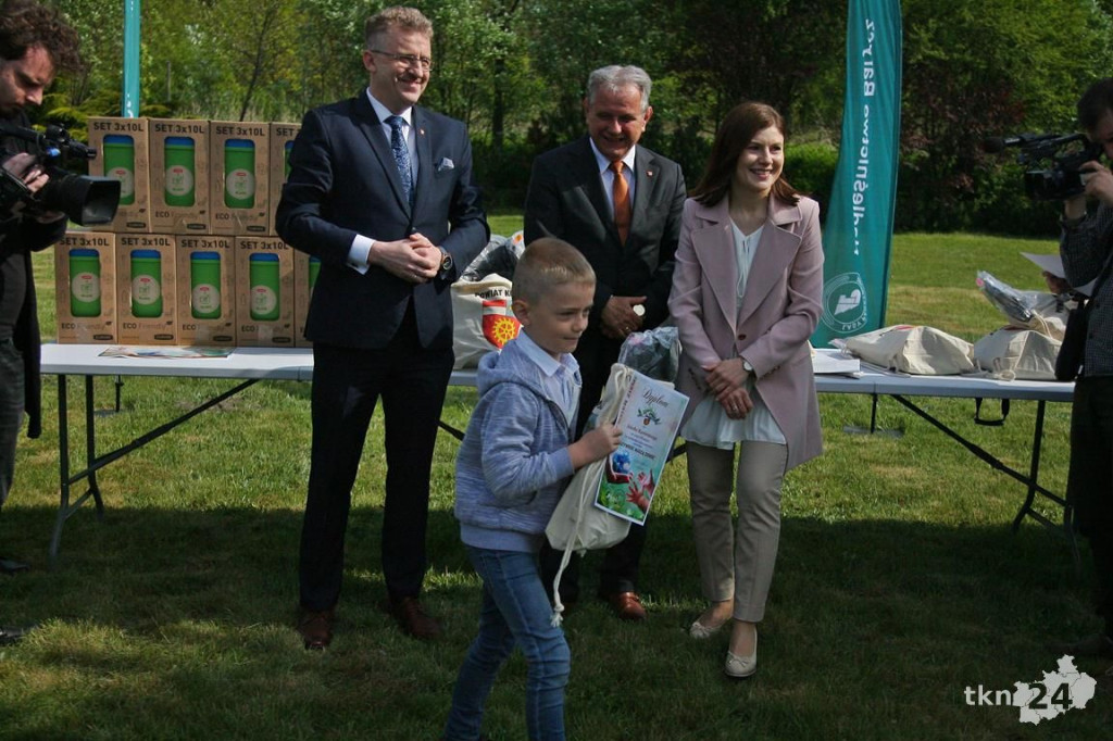 `Przywróć naszą ziemię`. Starostwo promuje ekologię [wideo, zdjęcia]