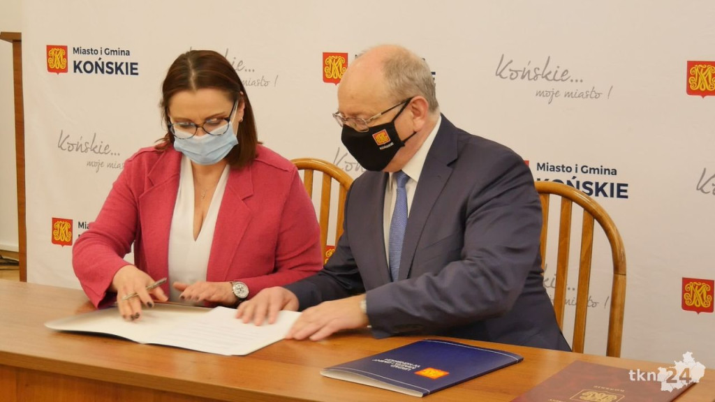 Gmina Końskie obdarowana 15 tysiącami maseczek [wideo, zdjęcia]