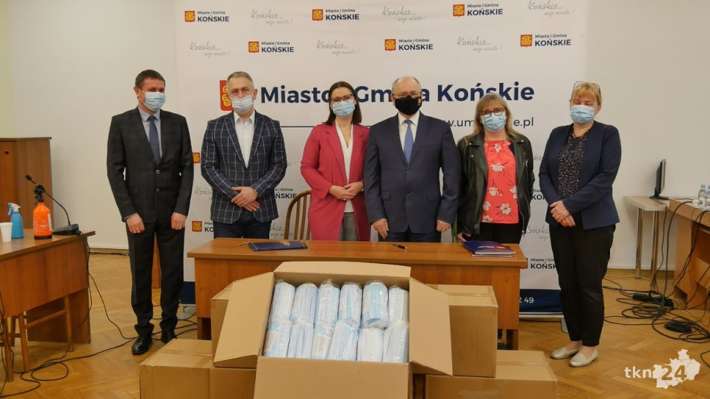 Gmina Końskie obdarowana 15 tysiącami maseczek [wideo, zdjęcia]
