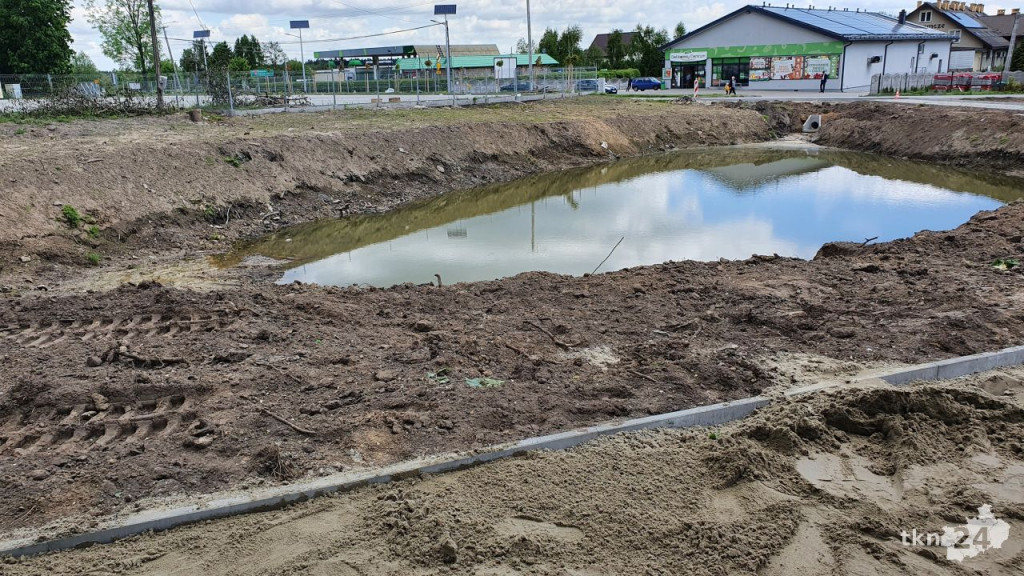Fałkowski park pięknieje w oczach! [wideo, zdjęcia]