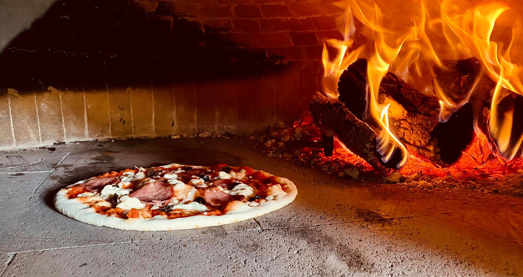 Na pizzę i makaron do Sielpi! Zaprasza Pino. Pizza & Beach Bar