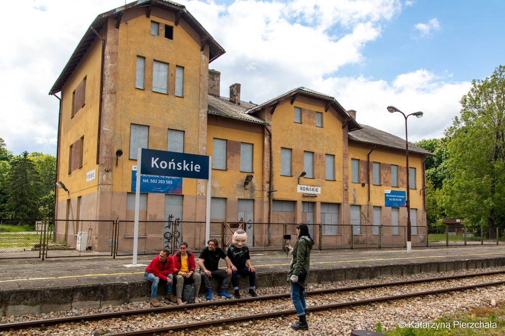 Lotna Brygada Opozycji nagrywała na dworcu w Końskich [zdjęcia]