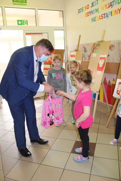 Rozstrzygnięto konkurs plastyczny pn. `Symbole narodowe`