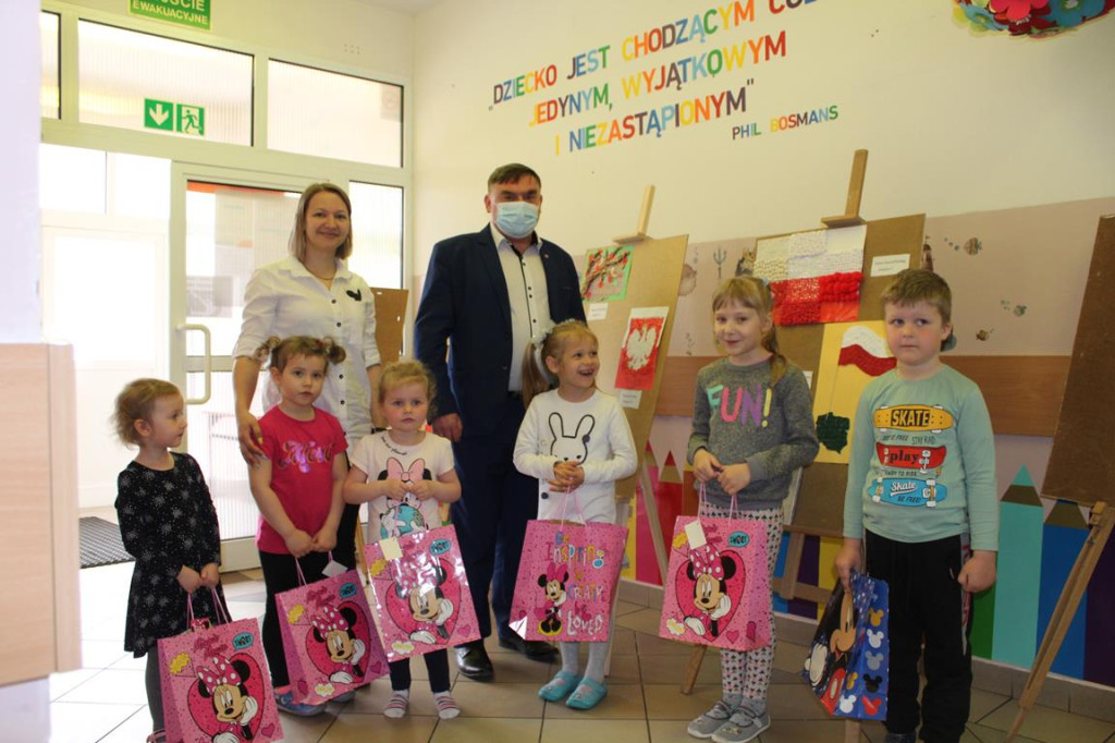 Rozstrzygnięto konkurs plastyczny pn. `Symbole narodowe`