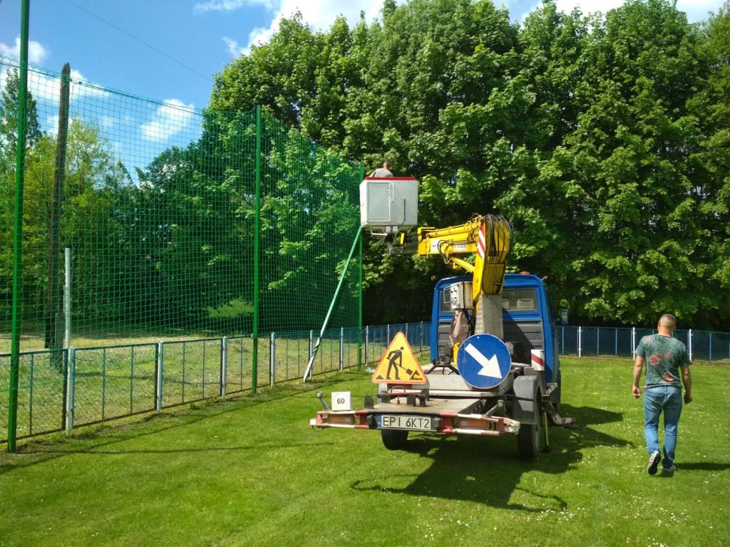 Stadion w Fałkowie z piłkochwytami [zdjęcia]