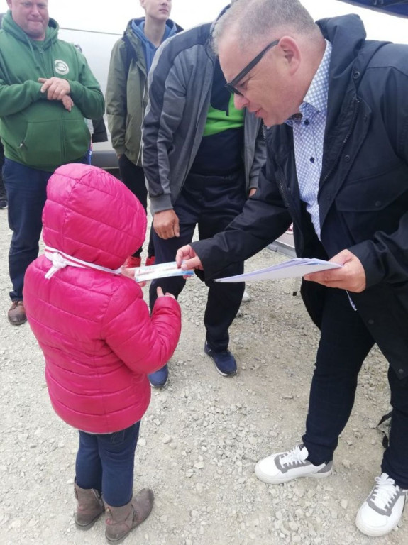 Wędkowali z okazji Dnia Dziecka nad zalewem `Antoniów` [zdjęcia]