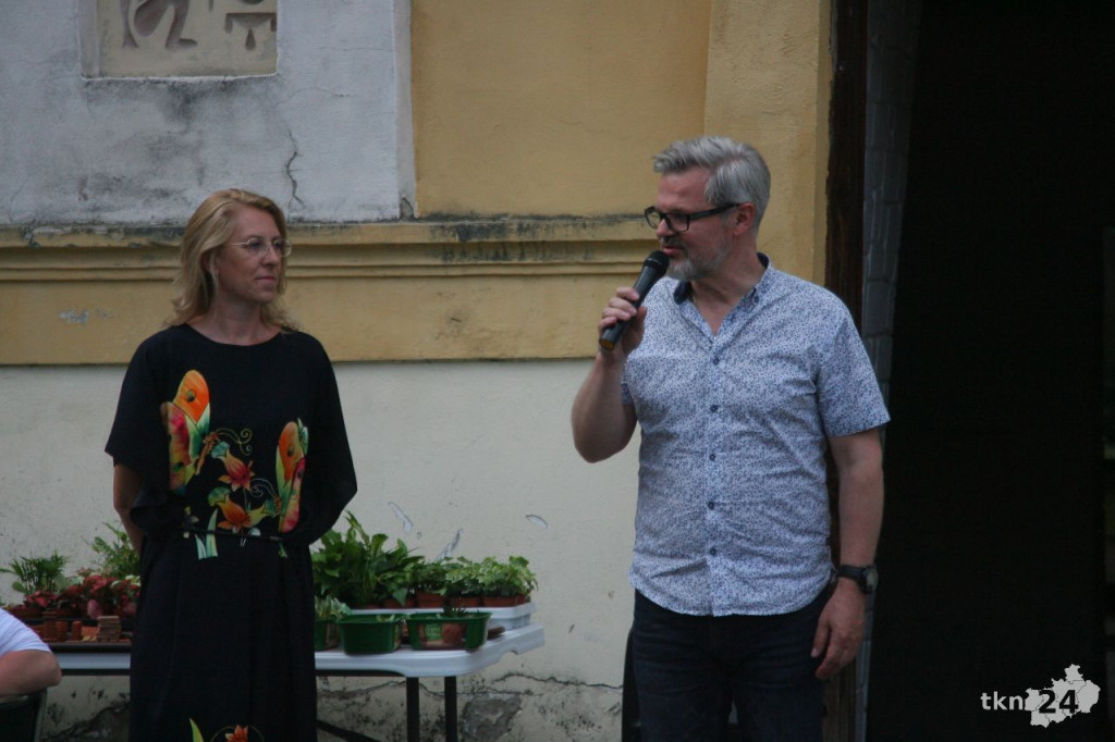 Uczyli się tworzyć las w szkle [wideo, zdjęcia]