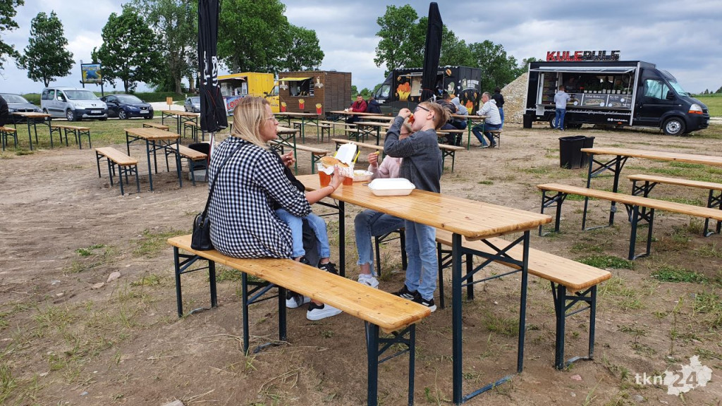 WIDEO: Foodtrucki nad zalewem `Antoniów`