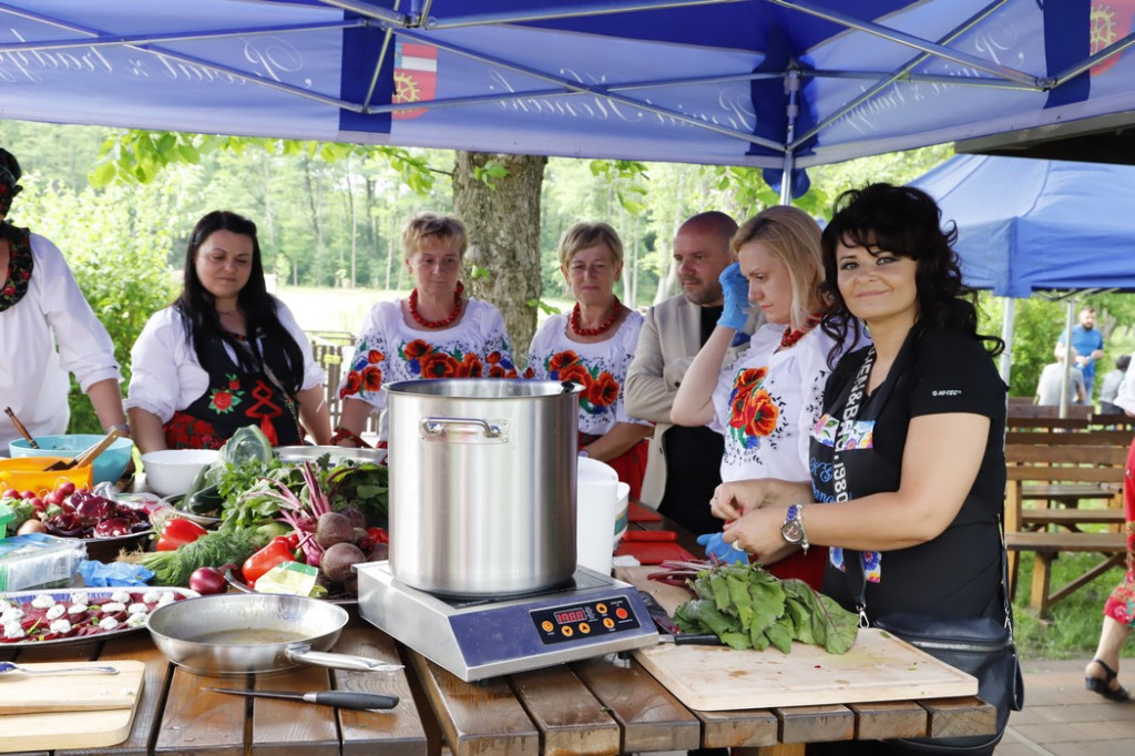 Warsztaty kulinarne w Maleńcu z kieleckimi kucharzami [zdjęcia]