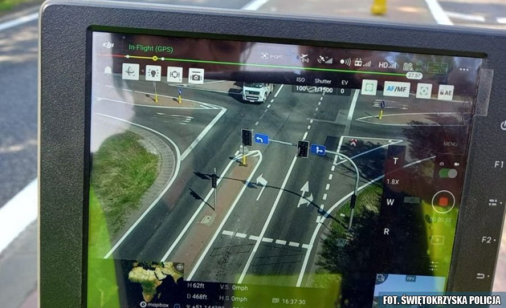 Policyjny dron patrolował krzyżówki rudzkie [wideo, zdjęcia]