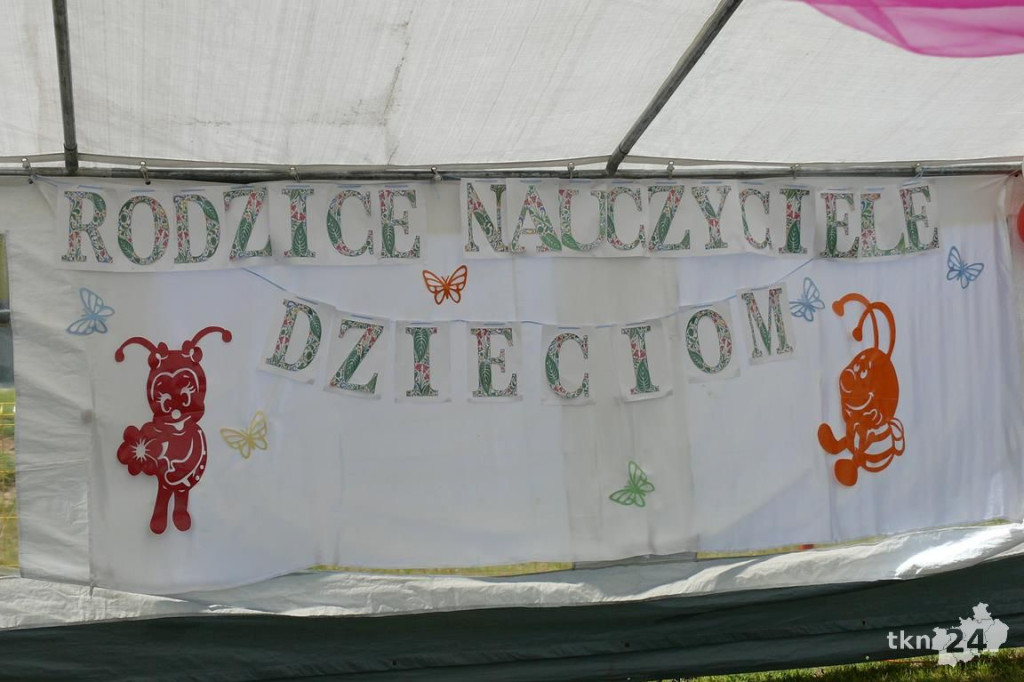 Radośnie i kolorowo w Smykowie. Rodzice i nauczycieli dla dzieci [wideo, zdjęcia]