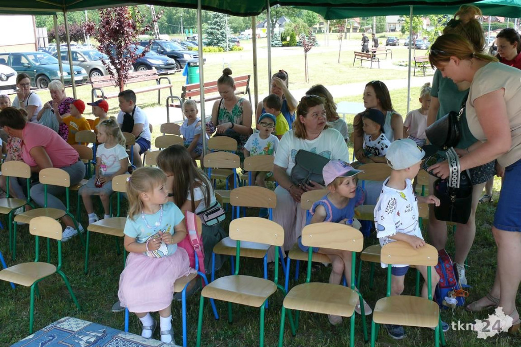 Radośnie i kolorowo w Smykowie. Rodzice i nauczycieli dla dzieci [wideo, zdjęcia]