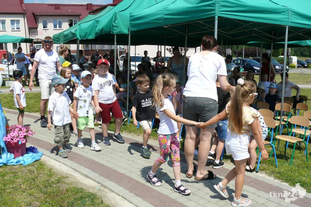 Radośnie i kolorowo w Smykowie. Rodzice i nauczycieli dla dzieci [wideo, zdjęcia]