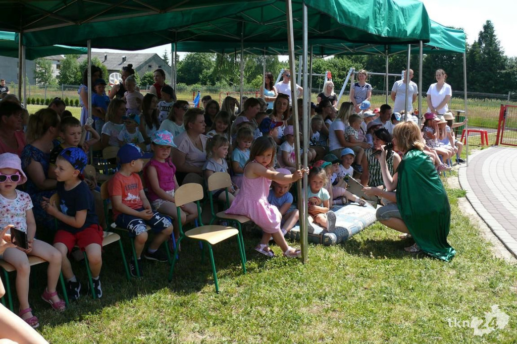 Radośnie i kolorowo w Smykowie. Rodzice i nauczycieli dla dzieci [wideo, zdjęcia]