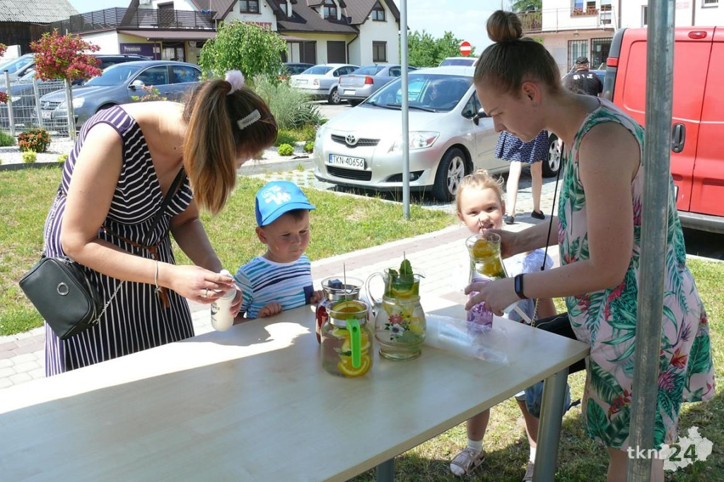 Radośnie i kolorowo w Smykowie. Rodzice i nauczycieli dla dzieci [wideo, zdjęcia]