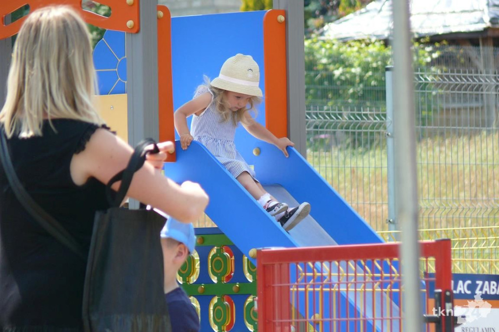 Radośnie i kolorowo w Smykowie. Rodzice i nauczycieli dla dzieci [wideo, zdjęcia]