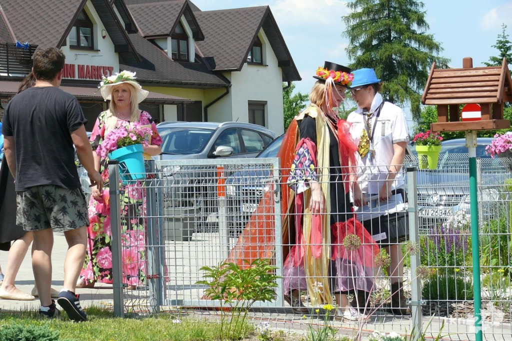 Radośnie i kolorowo w Smykowie. Rodzice i nauczycieli dla dzieci [wideo, zdjęcia]