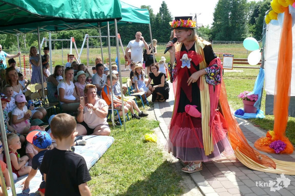 Radośnie i kolorowo w Smykowie. Rodzice i nauczycieli dla dzieci [wideo, zdjęcia]