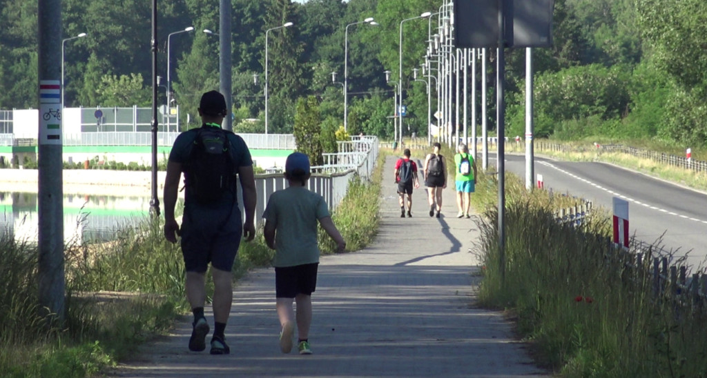 Najwytrwalsi piechurzy wyruszyli na trasę maratonu z Sielpi [wideo, zdjęcia]