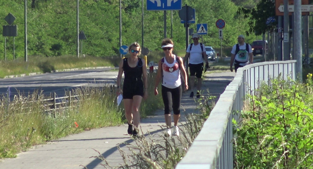 Najwytrwalsi piechurzy wyruszyli na trasę maratonu z Sielpi [wideo, zdjęcia]