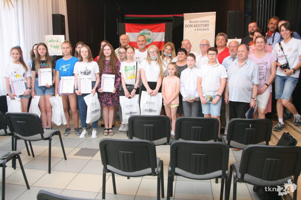 Filateliści stworzyli znaczki o Małachowskim i PTTK Końskie [wideo, zdjęcia]
