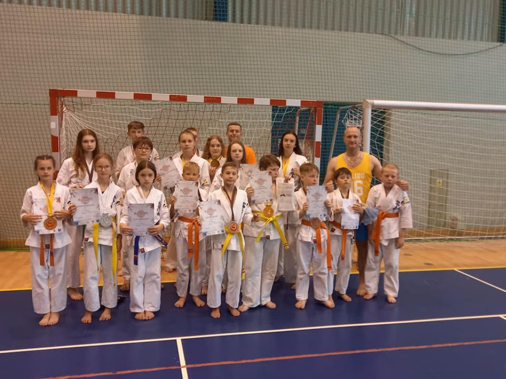 16 medali w Starachowicach. Sukcesy Koneckiego Klubu Karate [zdjęcia]