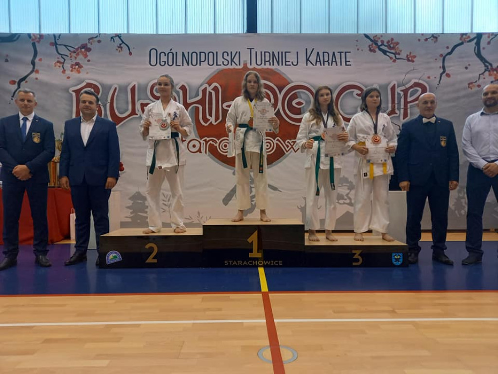 16 medali w Starachowicach. Sukcesy Koneckiego Klubu Karate [zdjęcia]