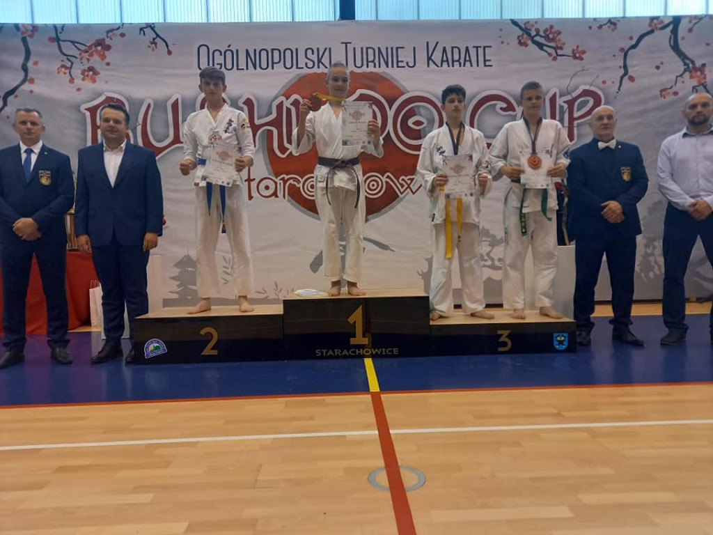 16 medali w Starachowicach. Sukcesy Koneckiego Klubu Karate [zdjęcia]