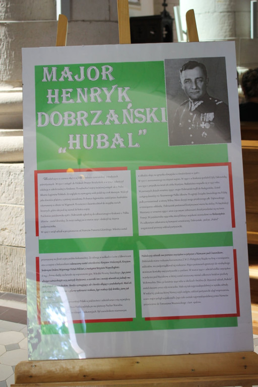 Szkoła w Miedzierzy ma swój poświęcony sztandar [fotorelacja]