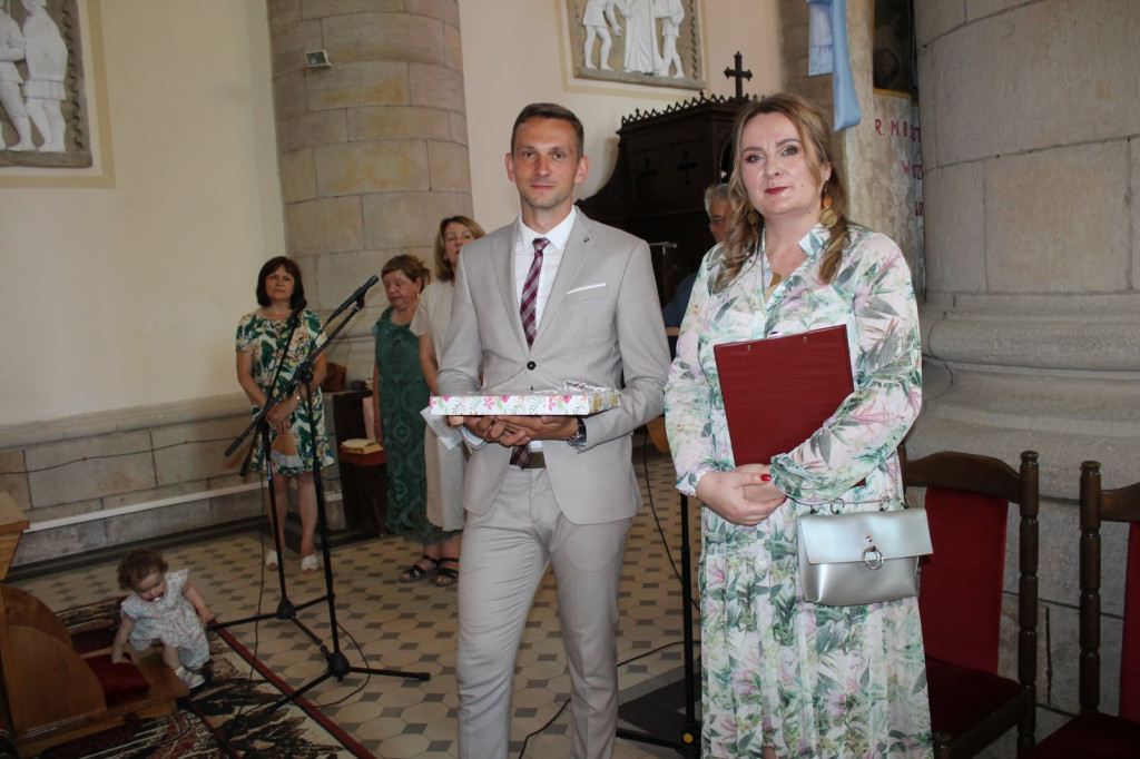 Szkoła w Miedzierzy ma swój poświęcony sztandar [fotorelacja]