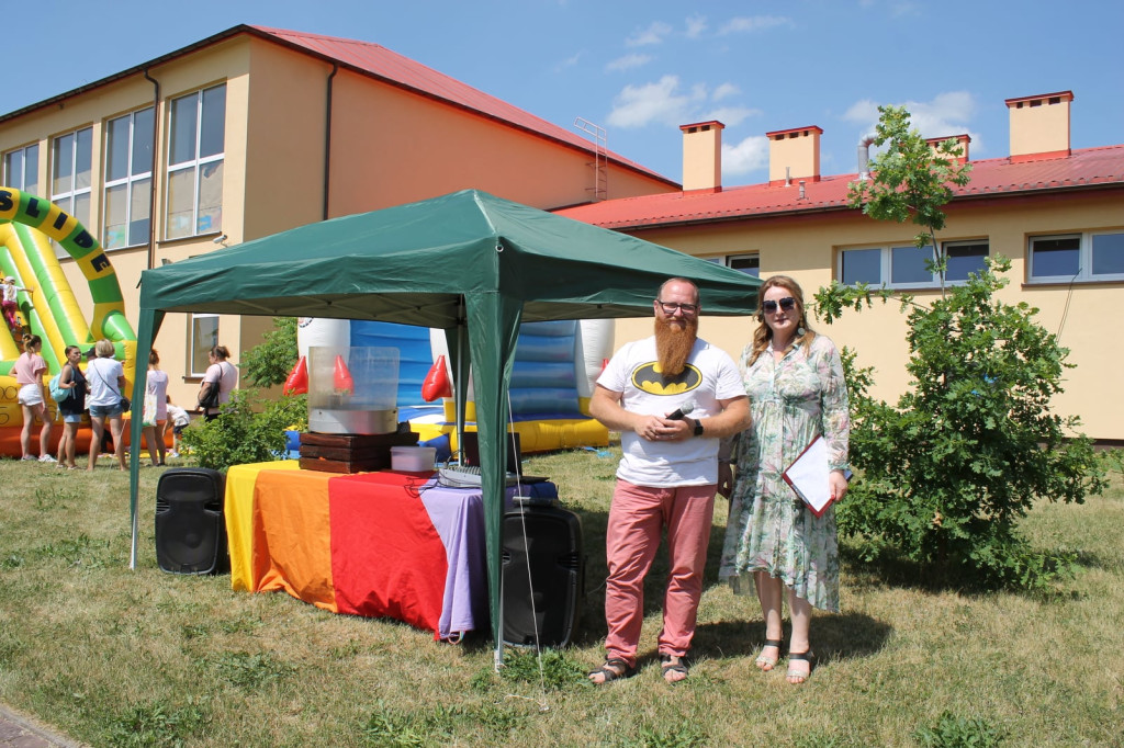 Szkoła w Miedzierzy ma swój poświęcony sztandar [fotorelacja]