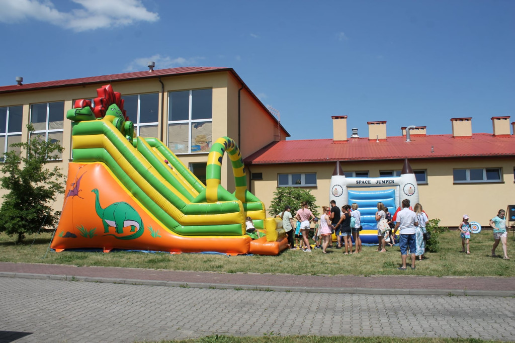 Szkoła w Miedzierzy ma swój poświęcony sztandar [fotorelacja]