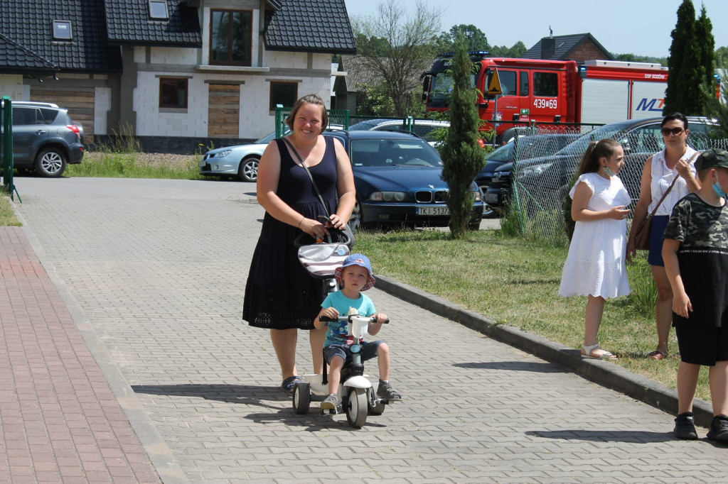Szkoła w Miedzierzy ma swój poświęcony sztandar [fotorelacja]