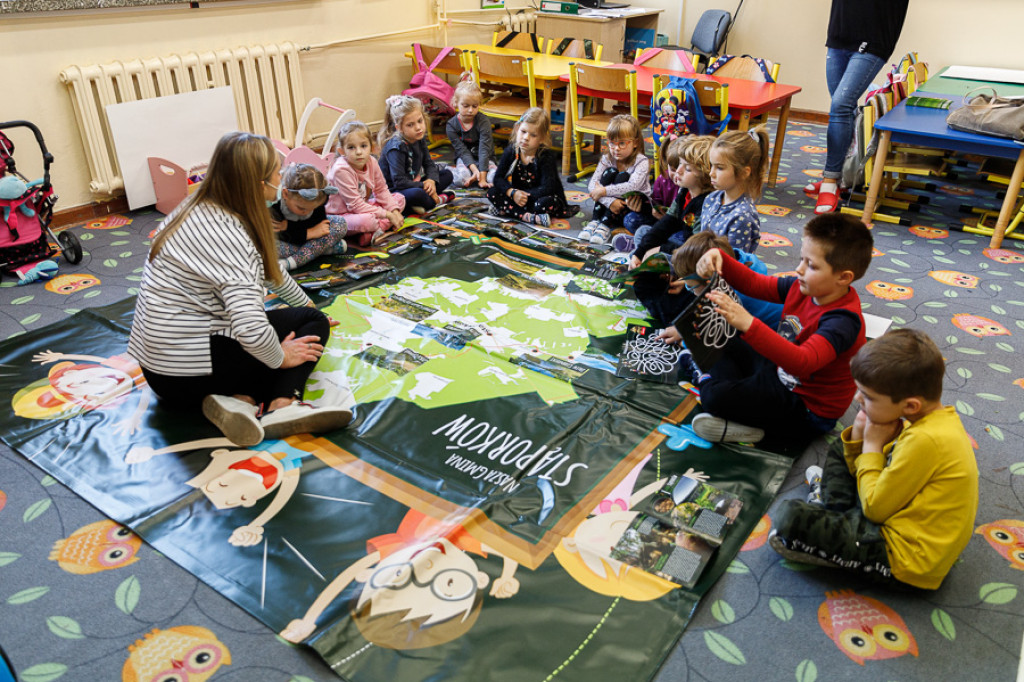 Przybliżyli przedszkolakom lokalne bogactwo przyrodnicze gminy  Stąporków