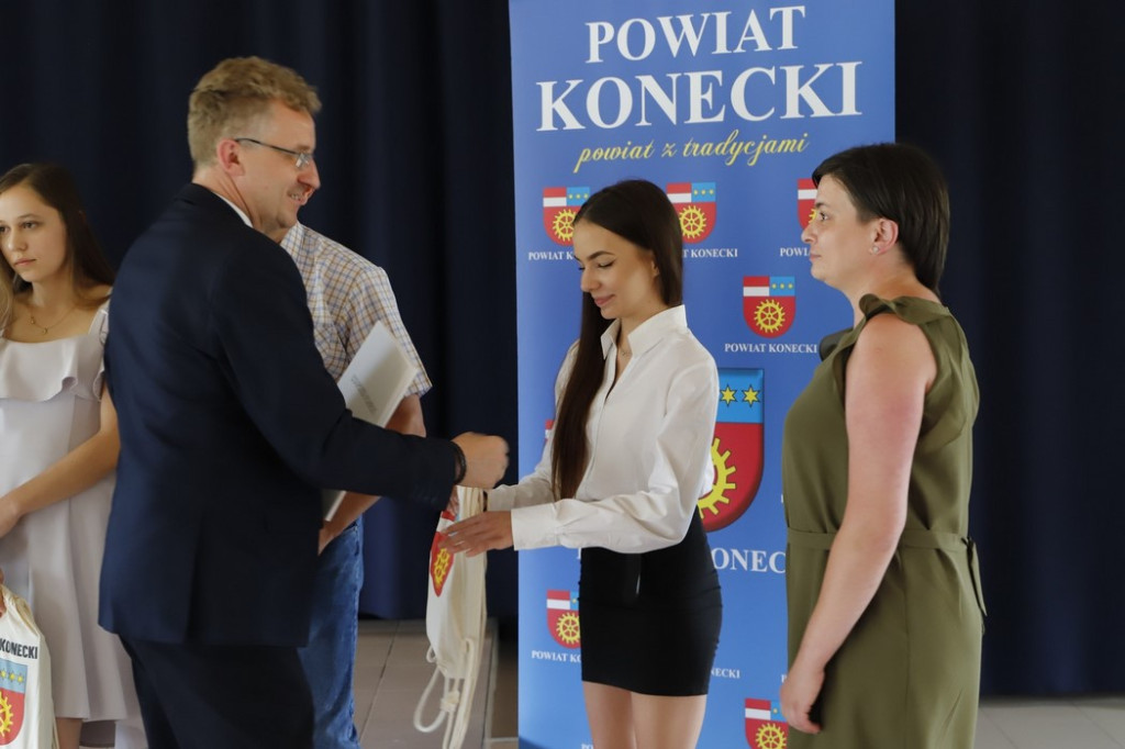Najlepsi uczniowie szkół średnich zostali wyróżnieni [zdjęcia]