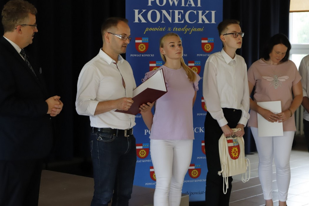 Najlepsi uczniowie szkół średnich zostali wyróżnieni [zdjęcia]
