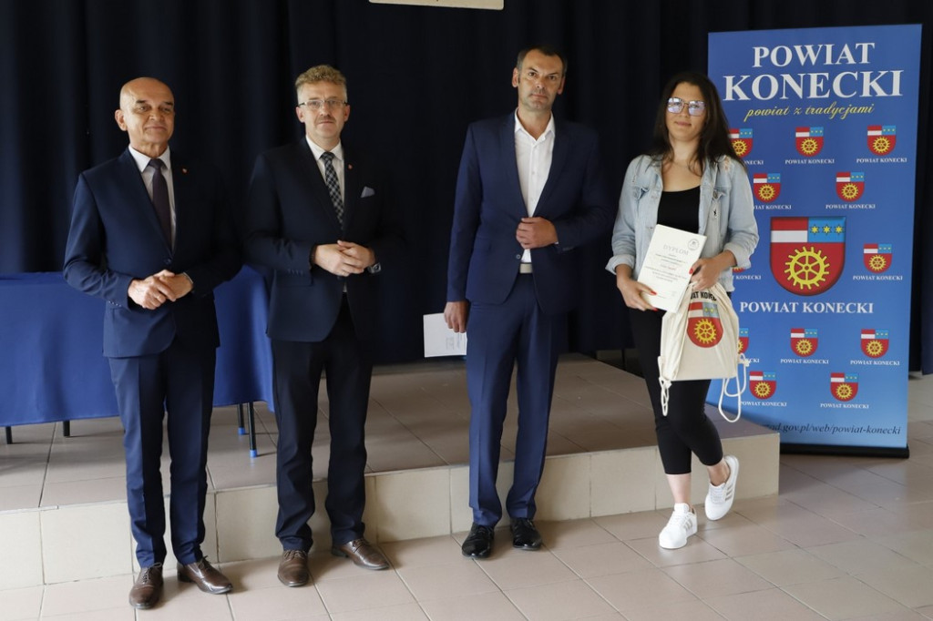 Najlepsi uczniowie szkół średnich zostali wyróżnieni [zdjęcia]