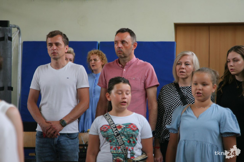 Gminne zakończenie roku szkolnego z pożegnaniem dyrektorki [wideo, zdjęcia]
