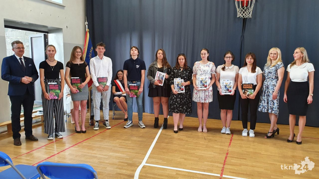Uczniowie szkół średnich rozpoczęli wakacje! [wideo, fotogaleria]