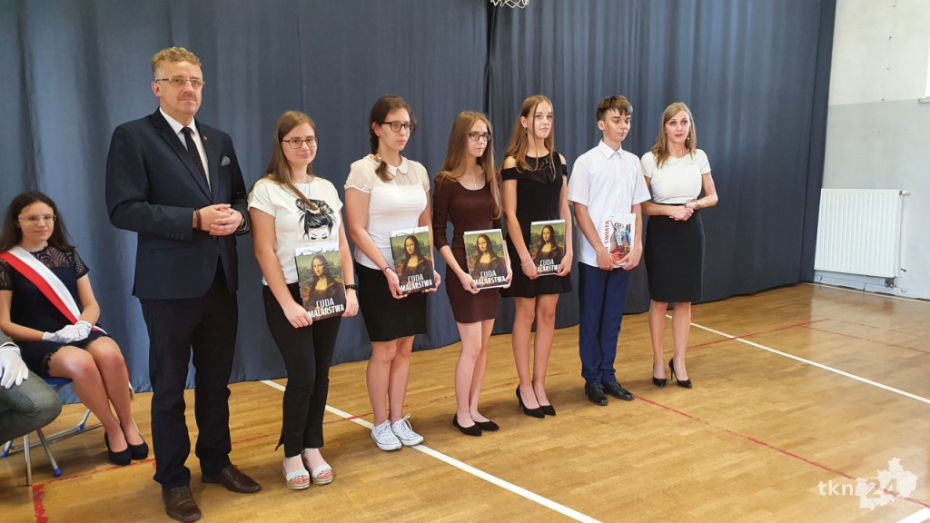 Uczniowie szkół średnich rozpoczęli wakacje! [wideo, fotogaleria]