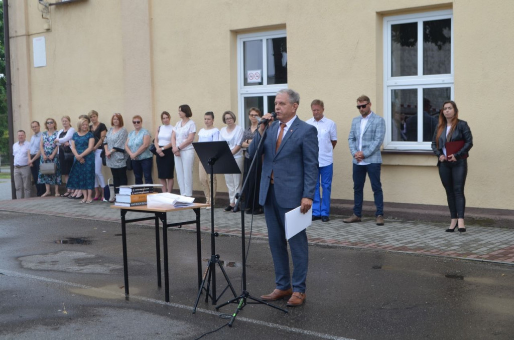 Uczniowie szkół średnich rozpoczęli wakacje! [wideo, fotogaleria]