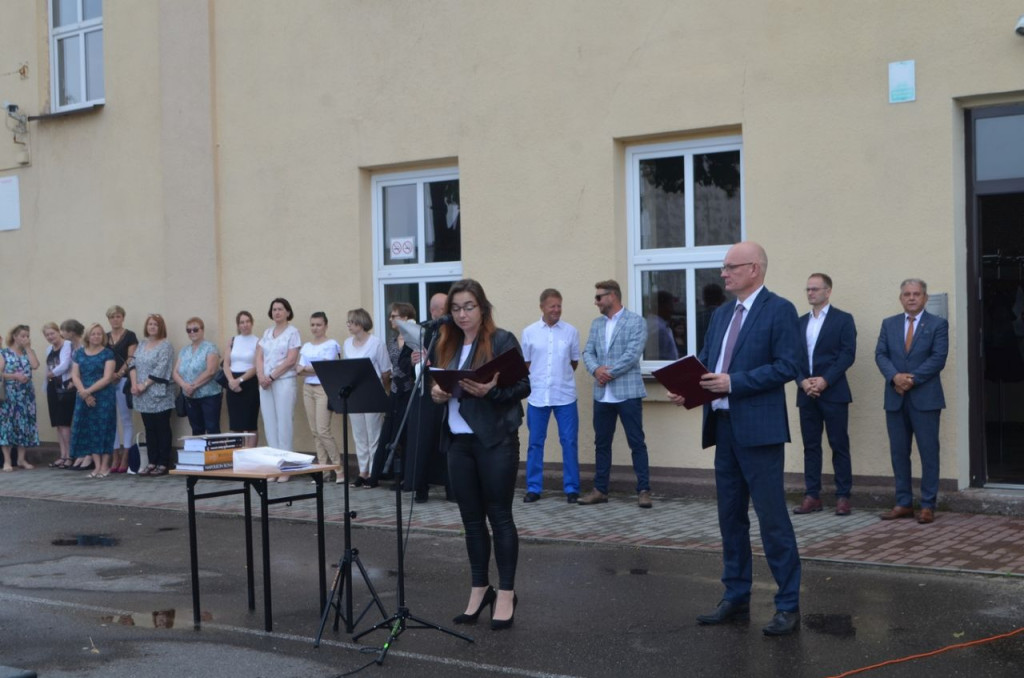 Uczniowie szkół średnich rozpoczęli wakacje! [wideo, fotogaleria]