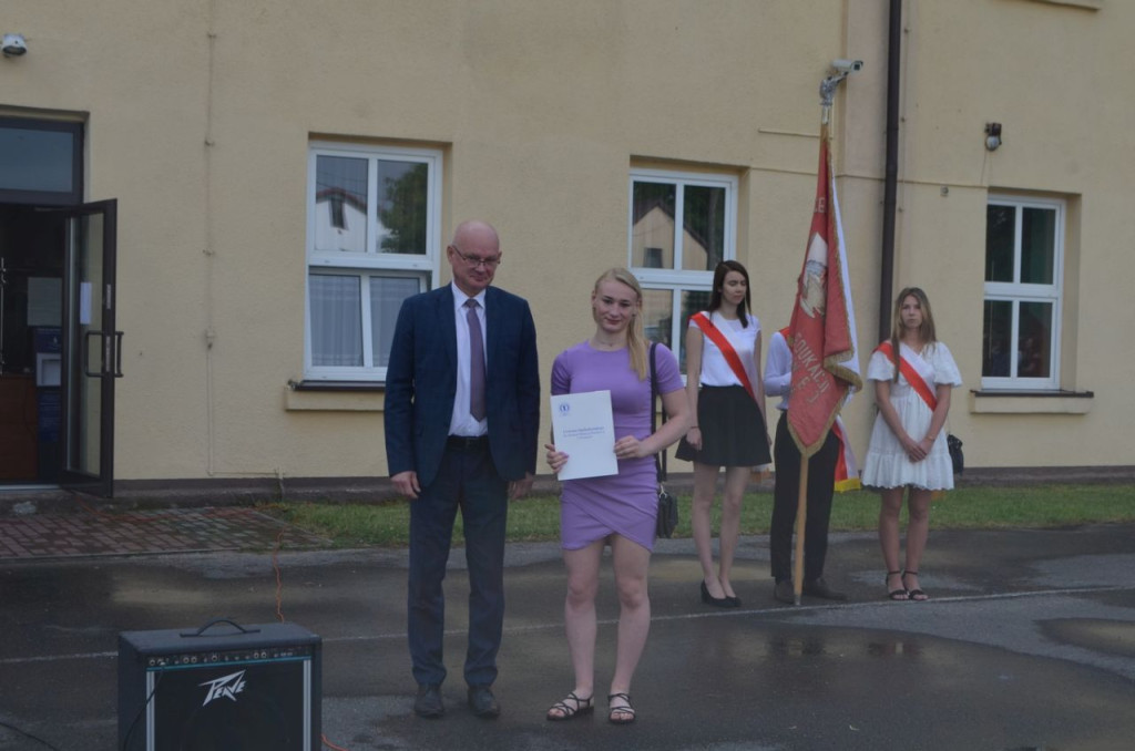 Uczniowie szkół średnich rozpoczęli wakacje! [wideo, fotogaleria]