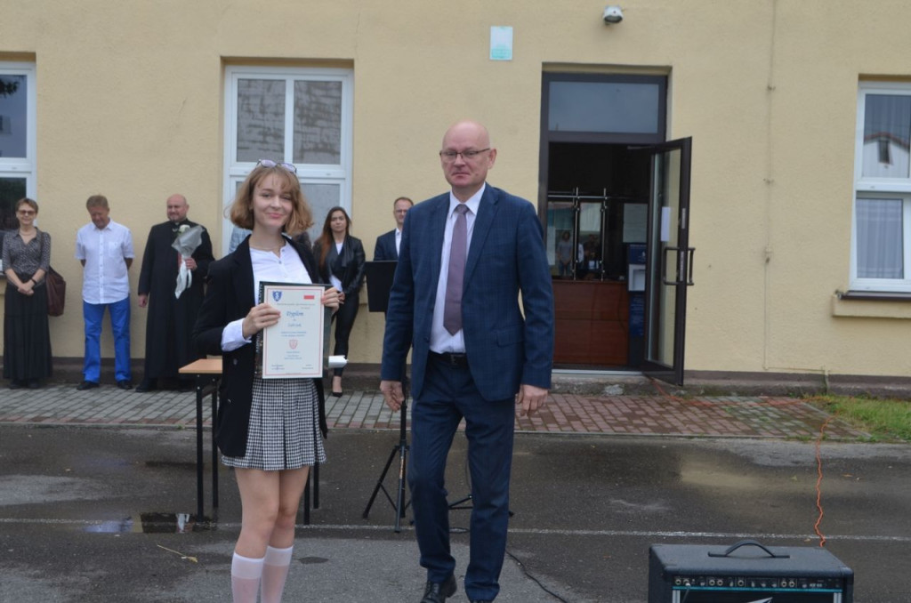 Uczniowie szkół średnich rozpoczęli wakacje! [wideo, fotogaleria]