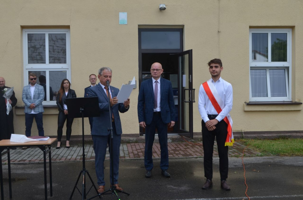 Uczniowie szkół średnich rozpoczęli wakacje! [wideo, fotogaleria]