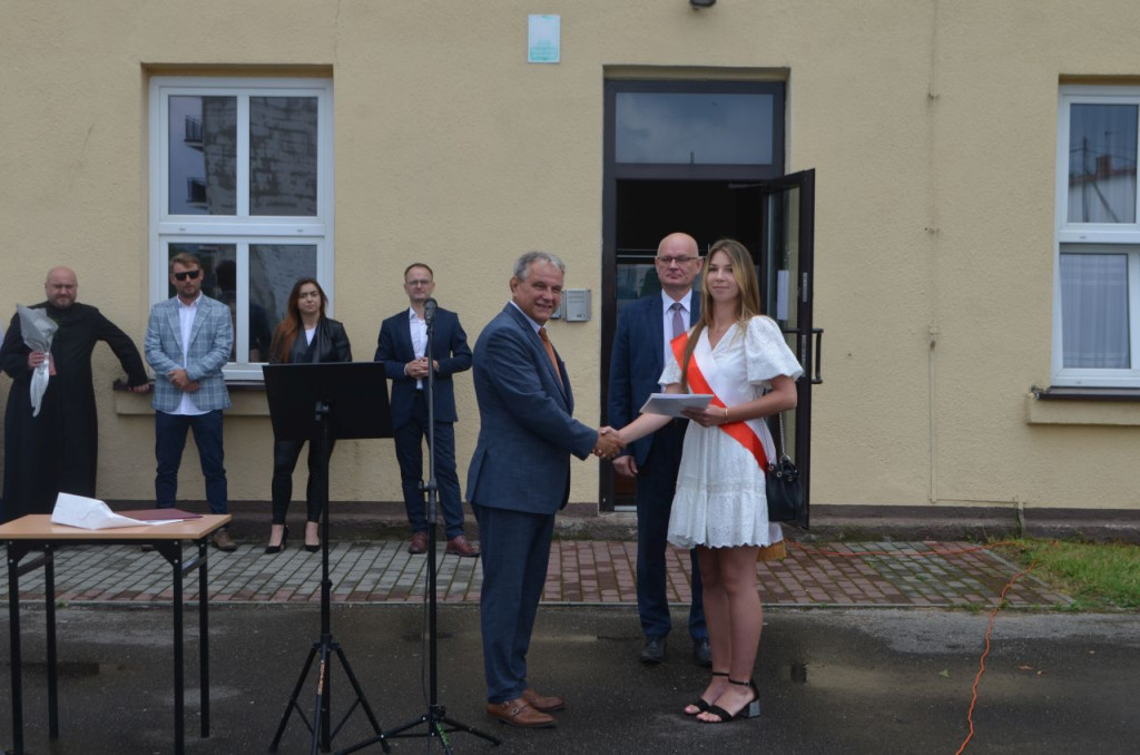 Uczniowie szkół średnich rozpoczęli wakacje! [wideo, fotogaleria]