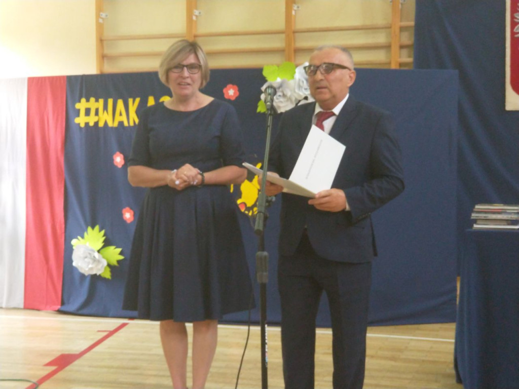 Uczniowie szkół średnich rozpoczęli wakacje! [wideo, fotogaleria]