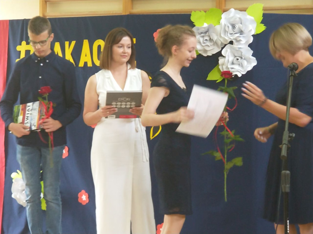 Uczniowie szkół średnich rozpoczęli wakacje! [wideo, fotogaleria]