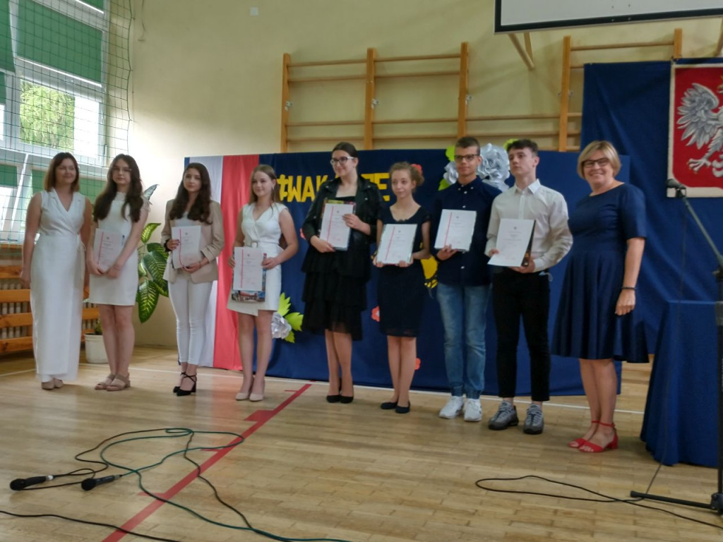 Uczniowie szkół średnich rozpoczęli wakacje! [wideo, fotogaleria]